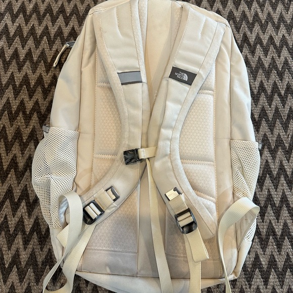 The North Face White Backpack with Adjustable Straps and Minimalist Design - Picture 4 of 4